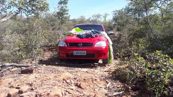 Carro roubado em Barão de Grajaú é localizado abandonado em Floriano.(Imagem:Força Tática)