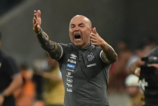 Sampaoli diz que não ficou no Brasil porque não viu condições de enfrentar o Flamengo(Imagem:Ivan Storti/Santos FC)