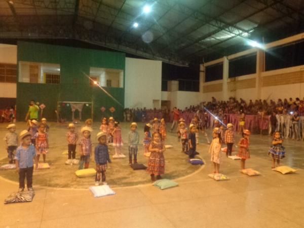 Escola Mega de Floriano realiza arraiá junino.(Imagem:FlorianoNews)