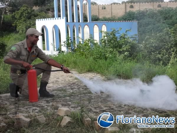 Bombeiros realizaram treinamento com equipe técnica e elenco da Paixão de Cristo.(Imagem:FlorianoNews)