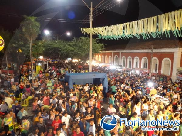 Hannah e Trio Gladiador arrastaram multidão pelo corredor da folia em Floriano.(Imagem:FlorianoNews)