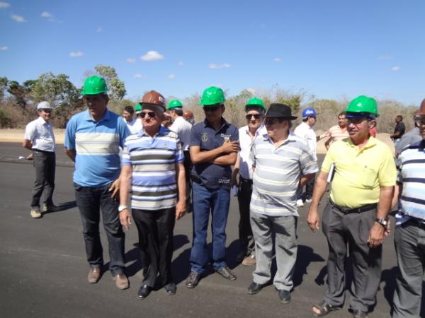 Secretário dos Transportes e deputado estadual visitam canteiro de obras do aeroporto Cangapara.(Imagem:FlorianoNews)