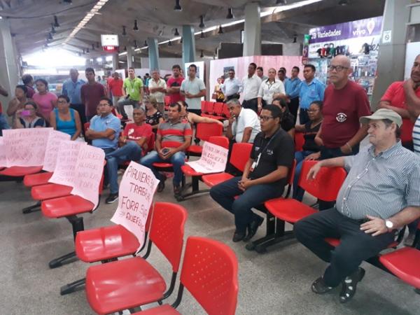 Gustavo Neiva e Comissão de Deputados vistoriam Terminal Rodoviário de Teresina.(Imagem:ASCOM)