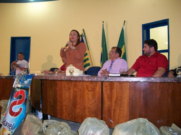 Deputada Flora Izabel vem a Floriano para entrega da primeira parcela de incentivo a ONG.(Imagem:FlorianoNews)