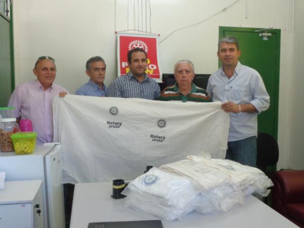 Hospital Tibério Nunes recebeu doação de lençóis do Rotary Clube Médio Parnaíba.(Imagem:FlorianoNews)