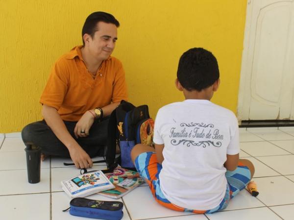 Professor diz que sua rotina mudou totalmente após a chegada do filho.(Imagem:Gustavo Almeida/ G1)