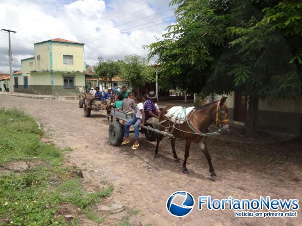 Festa dos Carroceiros atraiu dezenas de participantes em Nazaré do Piauí.(Imagem:FlorianoNews)