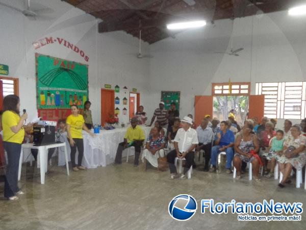 Pais da terceira idade receberam homenagem do CRAS II pela passagem do seu dia.(Imagem:FlorianoNews)