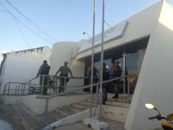 Alunas são vítimas de assalto próximo a escola em Floriano.(Imagem:FlorianoNews)