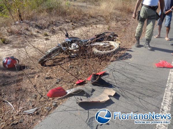 Colisão entre carro e moto deixa uma vítima fatal na Rodovia que liga Floriano a Itaueira.(Imagem:FlorianoNews)