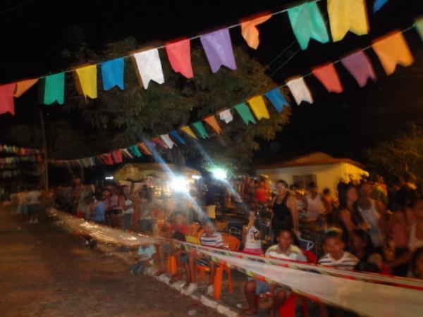 Alegria e animação marcaram o encerramento do 7º Arrastapé no bairro Tiberão.(Imagem:FlorianoNews)