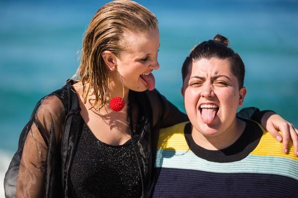 Ana Vilela e Luana são amigas há dois anos e dividem a cena no clipe.(Imagem: Divulgação / Patrick Gomes)