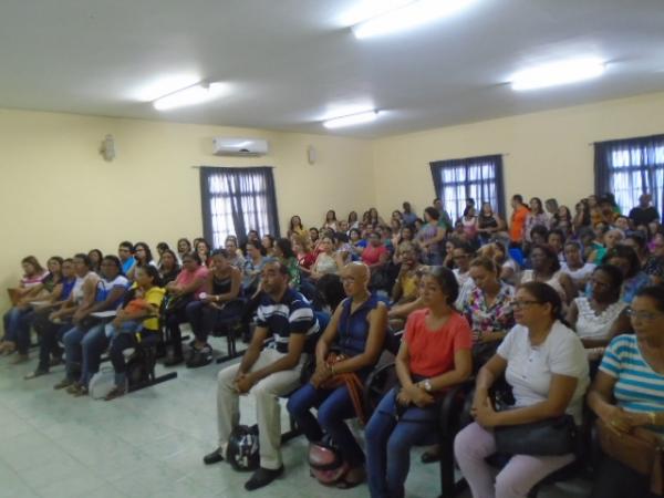 Sem pagamento do terço de férias, professores iniciam greve em Floriano.(Imagem:FlorianoNews)