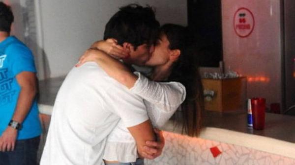 Rômulo Arantes Neto beija Maria Pinna em Búzios.(Imagem:Marcelo Dutra)