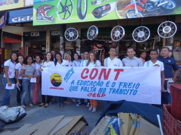 Caminhada pelas principais ruas da cidade com alunos do CEEP.(Imagem:FlorianoNews)