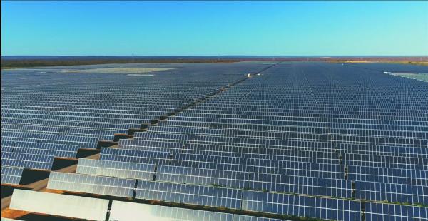O estado abriga a maior usina solar em operação da América Latina e ocupa a terceira posição no Brasil na produção deste tipo de energia.(Imagem:Divulgação)