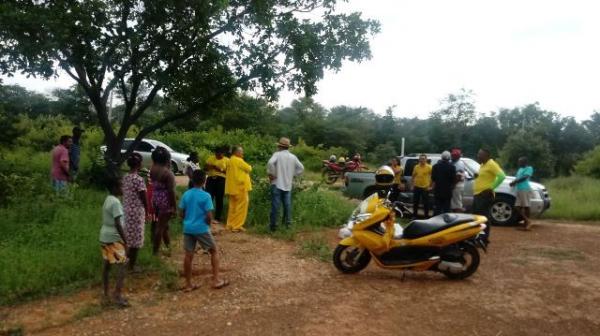 Ação social do Projeto Amarelinho distribui alimentos para famílias da zona rural de Floriano.(Imagem:FlorianoNews)