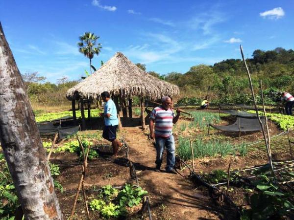 Prefeito Gilberto visita família contemplada pelo Projeto PAIS(Imagem:Secom)