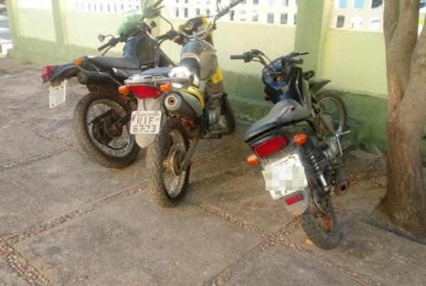 Motocicleta roubada em Nazaré do Piauí é recuperada em Floriano.(Imagem:FlorianoNews)
