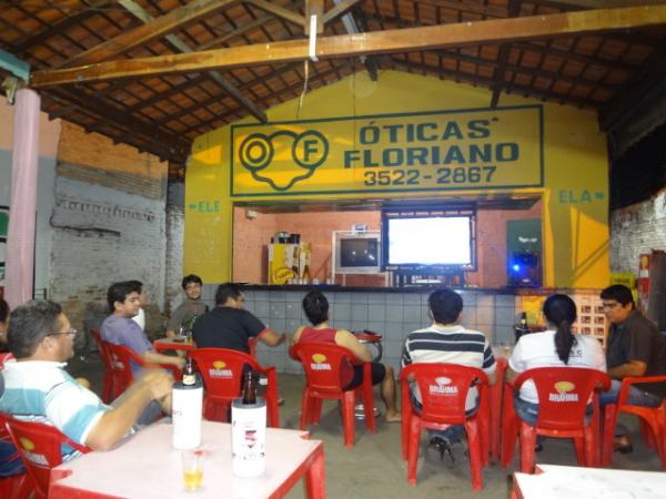 Torcedores acompanharam final da Libertadores em bares de Floriano.(Imagem:FlorianoNews)