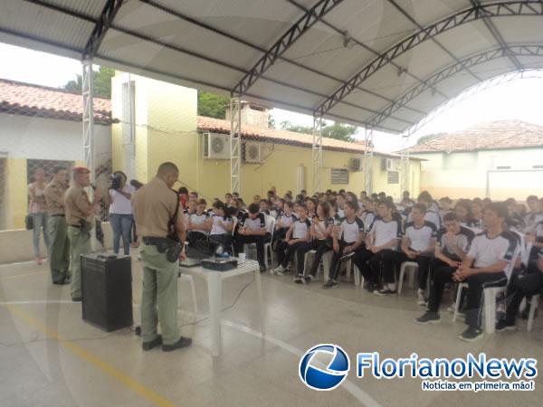 Ronda Cidadão realizou palestra sobre drogas no Colégio Impacto.(Imagem:FlorianoNews)