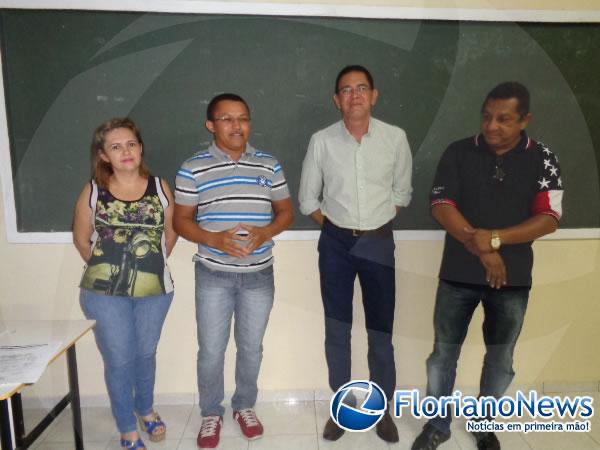 Seduc entrega portaria aos novos diretores de unidades de ensino em Floriano.(Imagem:FlorianoNews)