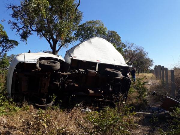 Caminhão com equipamentos da banda Chicabana entre Floriano e Jerumenha.(Imagem:Tenente Carlos Morais)