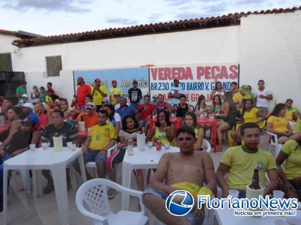 Após jogo do Brasil, torcedores comemoraram empate no cais da Beira-Rio.(Imagem:FlorianoNews)