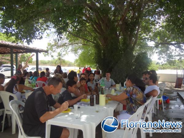 Professores da rede particular de Floriano ganham um dia de lazer.(Imagem:FlorianoNews)