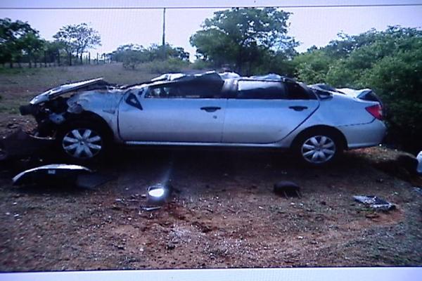 Carro totalmente destruido(Imagem:Tv Alvorada e PRF)