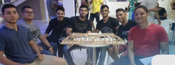 Acadêmicos de Engenharia Civil da FAESF promovem competição de pontes de palitos de picolé.(Imagem:Divulgação)