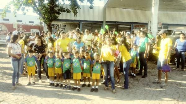 Centro Educacional Peniel realiza passeata de abertura da copa do mundo(Imagem:FlorianoNews)