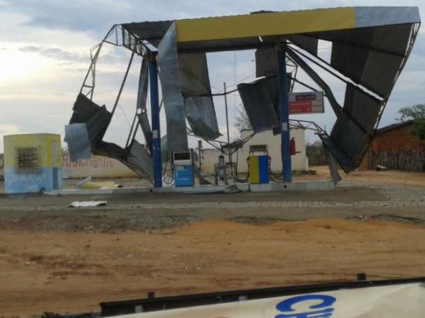 Cobertura de um posto de combustíveis também desmoronou em Fartura do Piauí.(Imagem: G1)