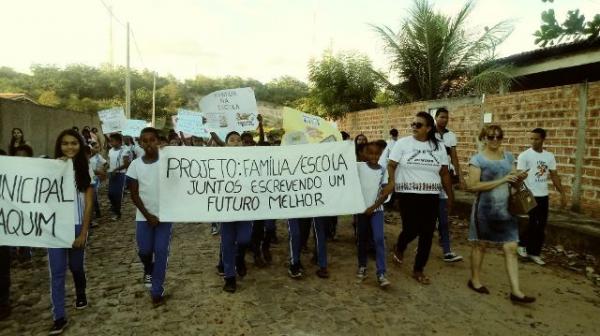 Escola Antônio Waquim promove caminhada educativa em prol da família.(Imagem:FlorianoNews)