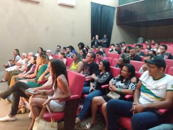 Espetáculo do Palco Giratório do Sesc é apresentado em Floriano.(Imagem:FlorianoNews)