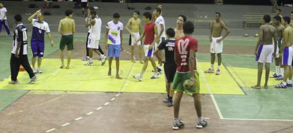 Jogadores do Caic foram contemplados com o Bolsa Atleta Nacional. Técnico da equipe comemora resultado inédito para a modalidade.(Imagem:Renan Morais/GLOBOESPORTE.COM)