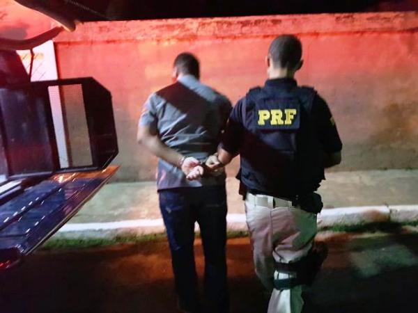 PRF prende homem com mandado de prisão em Floriano.(Imagem:PRF)