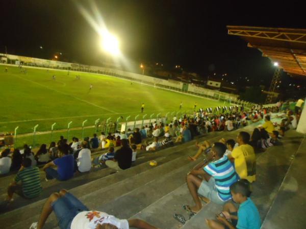 Cori-Sabbá e Piauí ficam no zero a zero no Estádio Tibério Nunes.(Imagem:FlorianoNews)