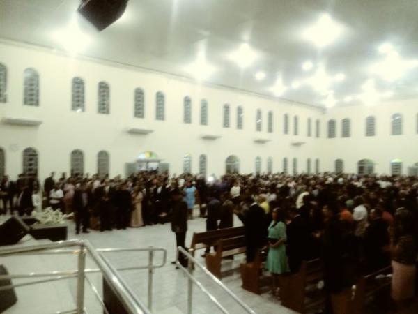 Fieis lotam igreja na abertura de congresso das Assembleias de Deus em Floriano.(Imagem:FlorianoNews)