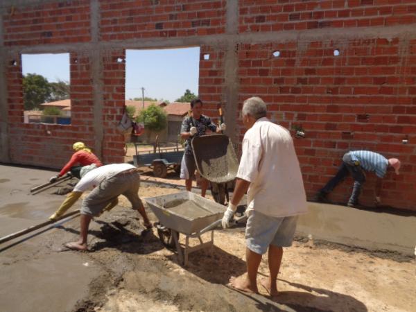Comunidade realiza mutirão para construção da Igreja de Nossa Senhora Aparecida.(Imagem:FlorianoNews)
