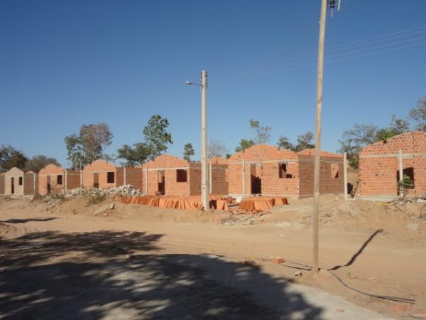  Prefeito visita obras de Conjunto Habitacional em Floriano.(Imagem:FlorianoNews)