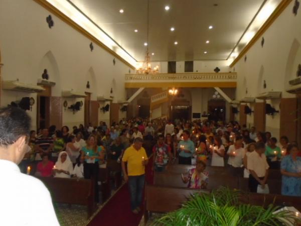 Vigília Pascoal reúne fiéis na Catedral São Pedro de Alcântara, em Floriano.(Imagem:FlorianoNews)