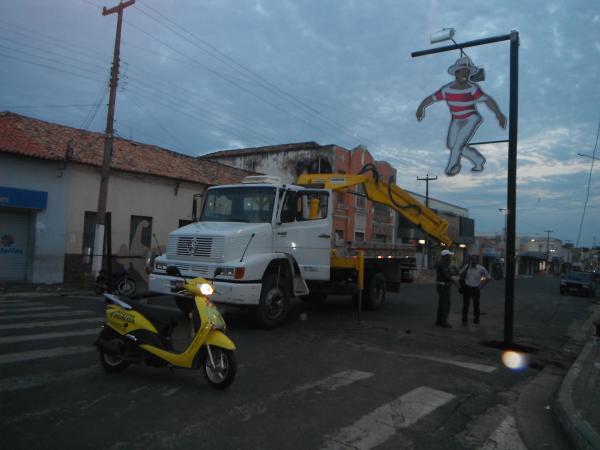 Decoração do Carnaval das Luzes já está na Avenida Getúlio Vargas.(Imagem:FlorianoNews)