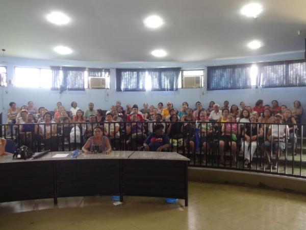 SINTE/Flo se re&uacute;ne em assembl&eacute;ia e adere &agrave; greve. (Imagem:FlorianoNews)