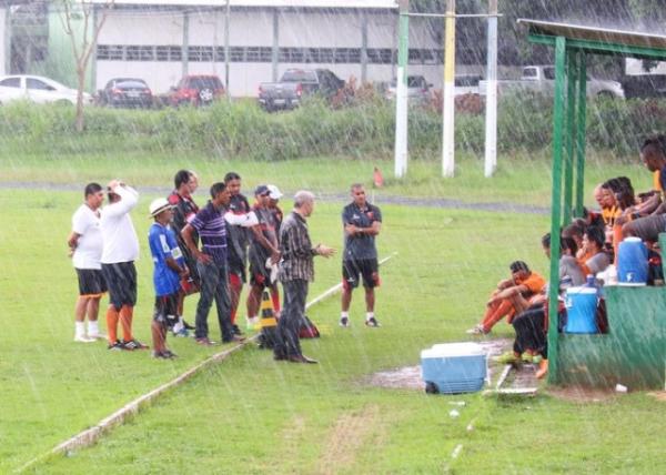 Presidente Tiago Vasconcelos teve uma conversa com jogadores e comissão na última sexta.(Imagem:Wenner Tito)