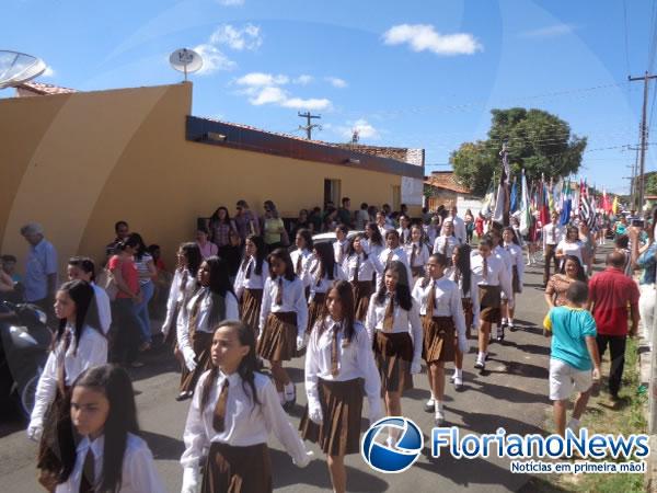 Colégio Industrial celebra 46 anos de fundação com desfile cívico. (Imagem:FlorianoNews)