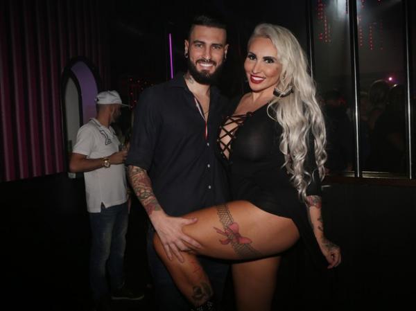 Sabrina Boing Boing e o noivo, o modelo Jonathan Martinez, em festa em São Paulo.(Imagem:Iwi Onodera/ EGO)