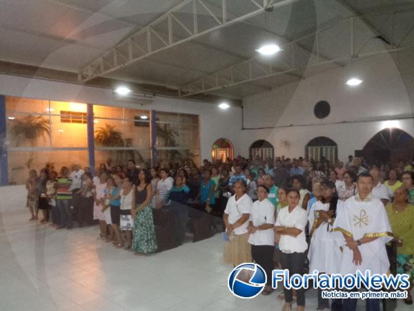 Padre Nilfrânio toma posse na Paróquia Senhora Sant'Ana em Floriano.(Imagem:FlorianoNews)