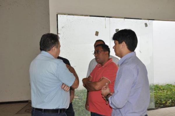 Secretário de Estado de Saúde visita obras da Policlínica em Floriano.(Imagem:SECOM)