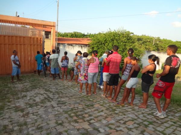 Famílias carentes são beneficiadas com cestas básicas em Floriano.(Imagem:FlorianoNews)